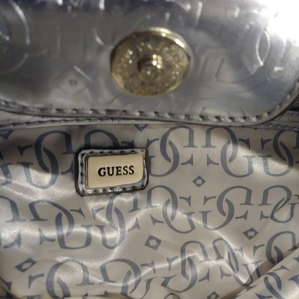Guess purse - Picture 3 of 5